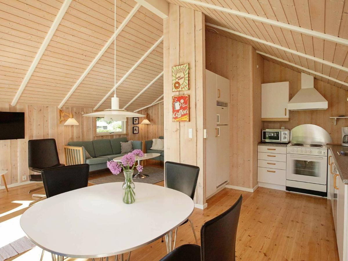 5 Person Holiday Home In Esbjerg V Habitación foto